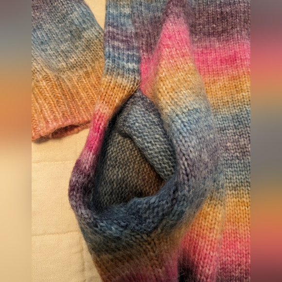 Rainbow 🌈 Oversized Sweater M - Picture 2 of 6